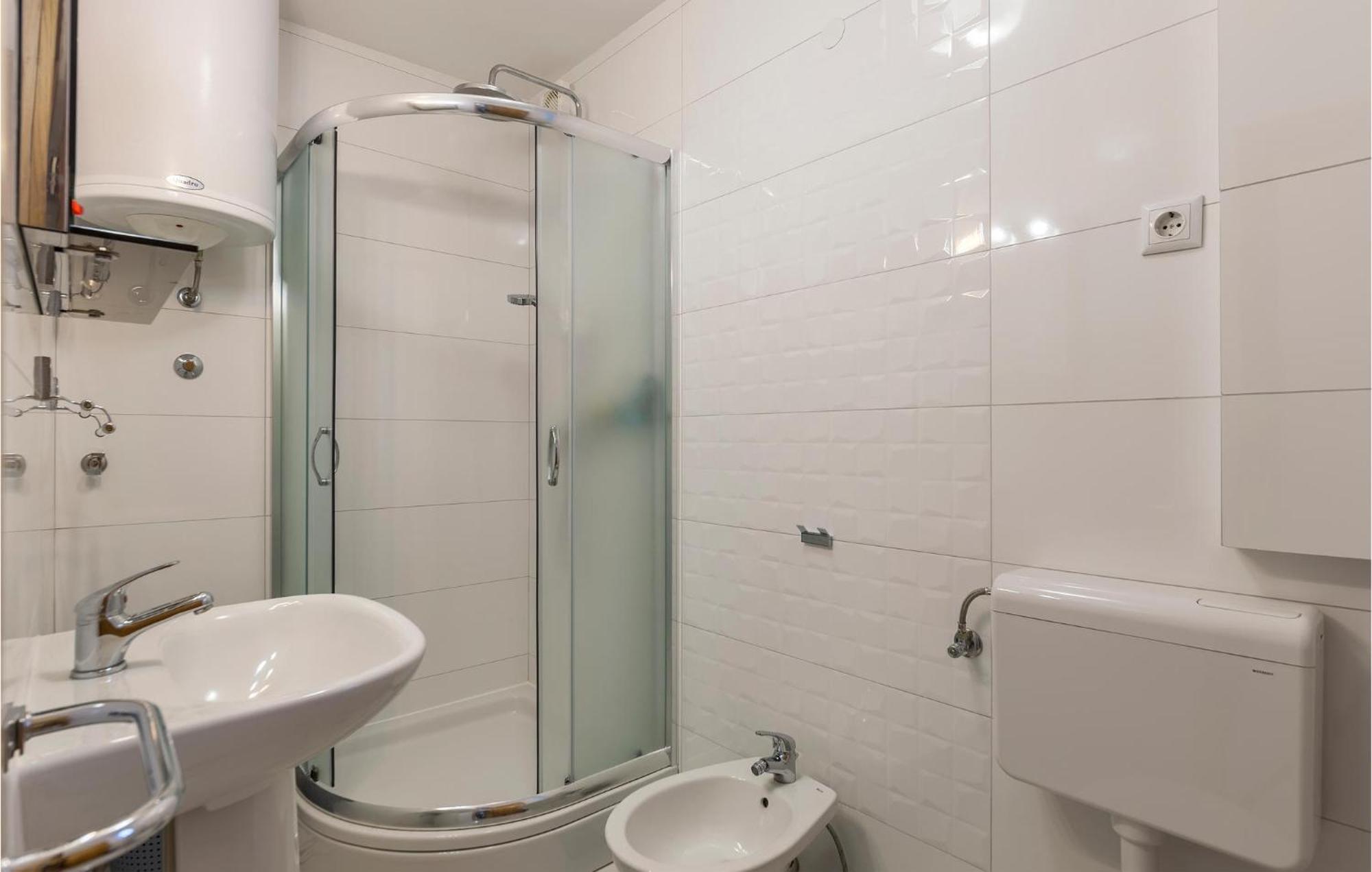 2 Bedroom Lovely In Apartment Pula